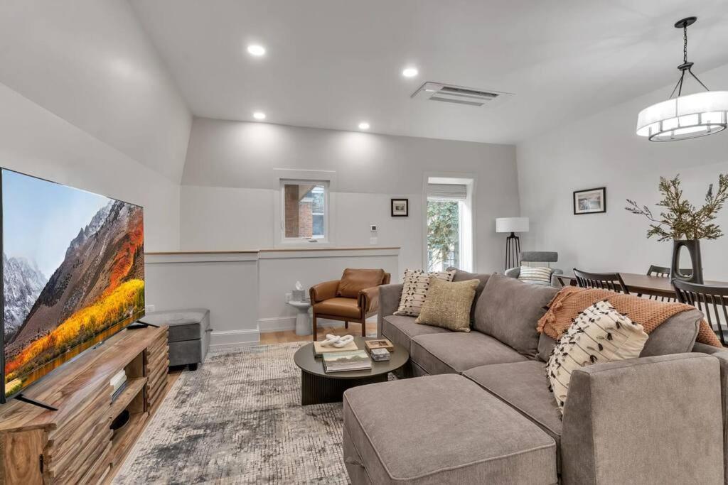 Apartamento Carriage House Loft - King Bed And Garage Parking Búfalo Exterior foto