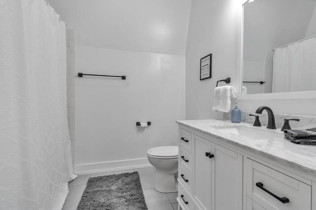 Apartamento Carriage House Loft - King Bed And Garage Parking Búfalo Exterior foto