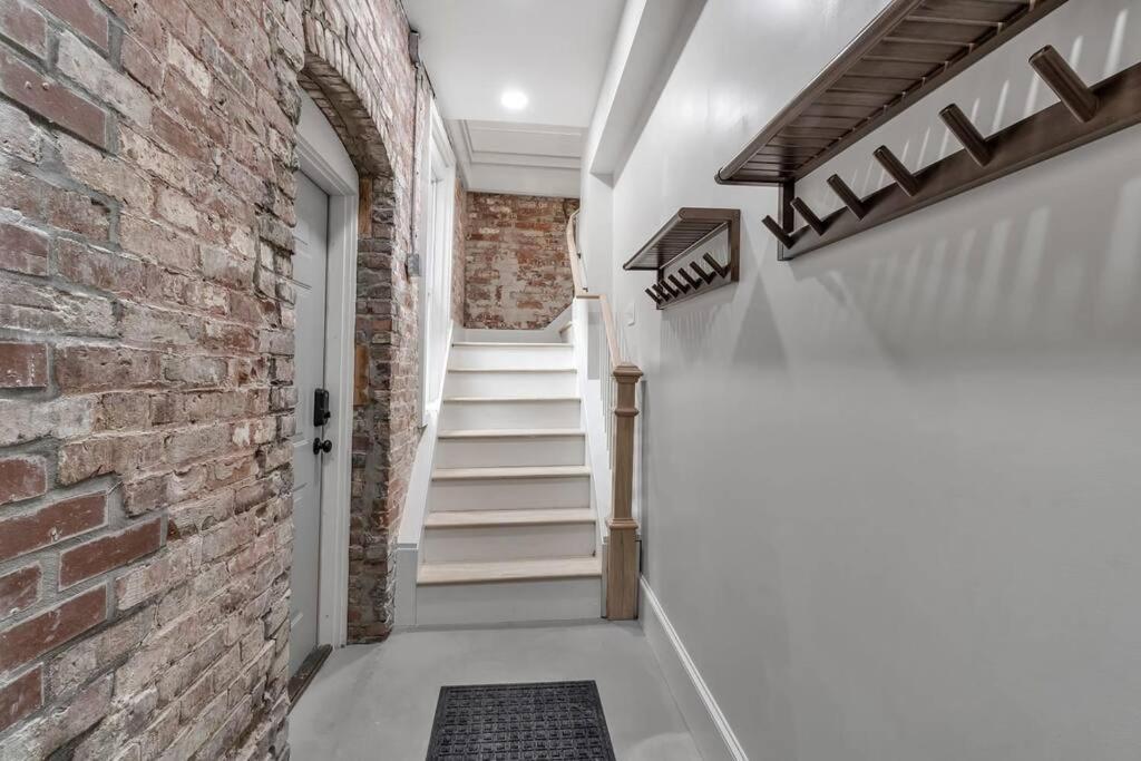 Apartamento Carriage House Loft - King Bed And Garage Parking Búfalo Exterior foto